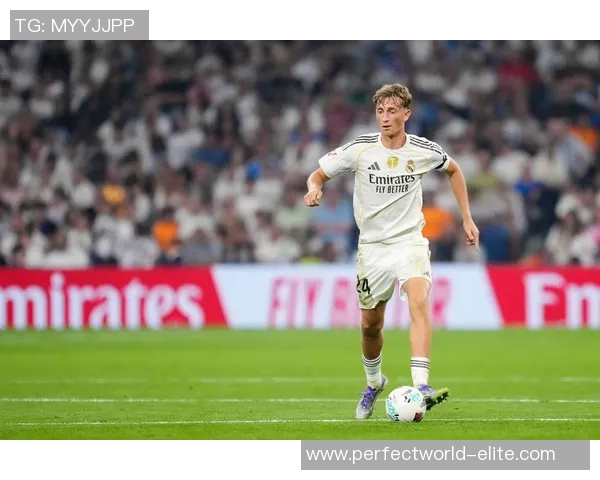 皇马友谊赛大胜尤文图斯五球狂潮争议判罚引发热议