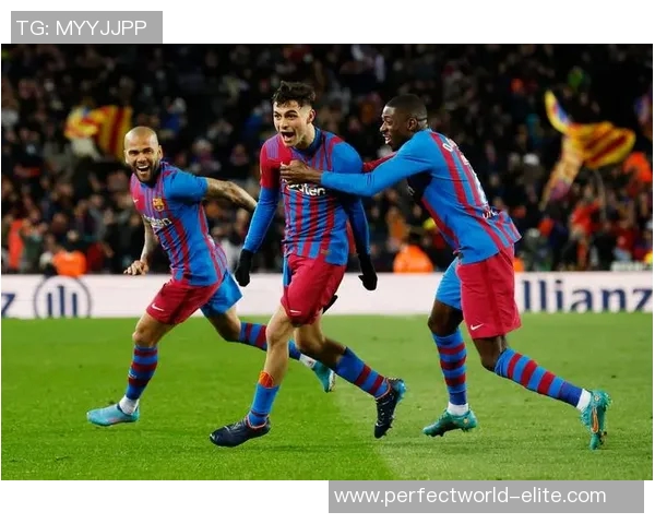 欧冠激战巴萨与巴黎圣日耳曼战成平局乌龙球引发全场热议与争议判罚