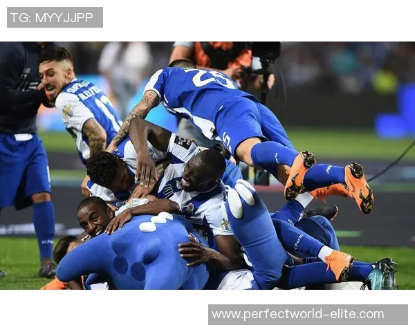 西甲精彩对决波尔图与多特蒙德握手言和神扑瞬间成比赛亮点 西甲精彩对决波尔图与多特蒙德握手言和神扑瞬间成比赛亮点