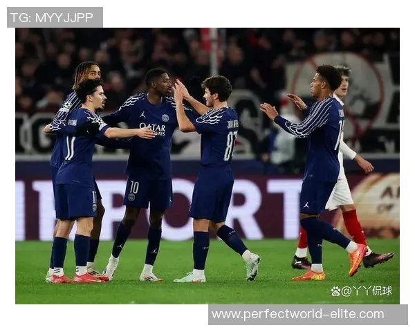 热刺主场大胜巴黎圣日耳曼三球横扫全场球迷激情四溢