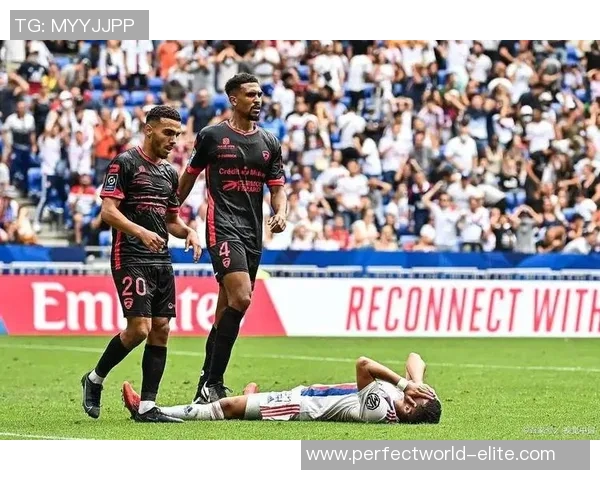 友谊赛精彩回顾里昂3-2战胜AC米兰帽子戏法点燃全场激情